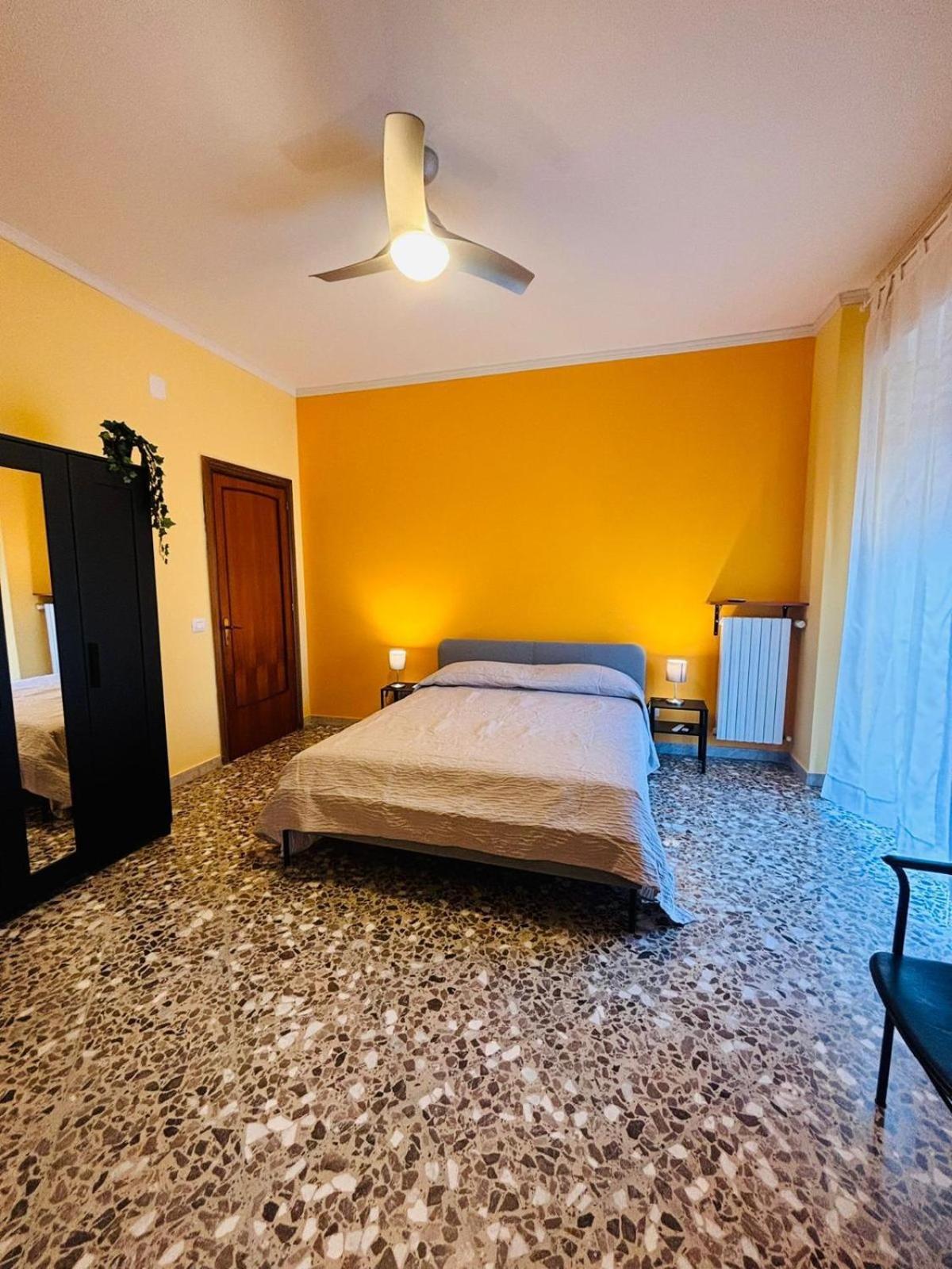 Matthias Central Rooms And Accomodation Bari Eksteriør billede