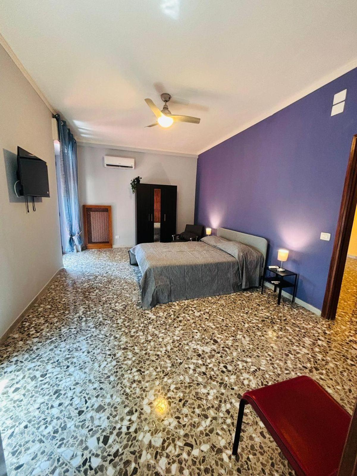 Matthias Central Rooms And Accomodation Bari Eksteriør billede