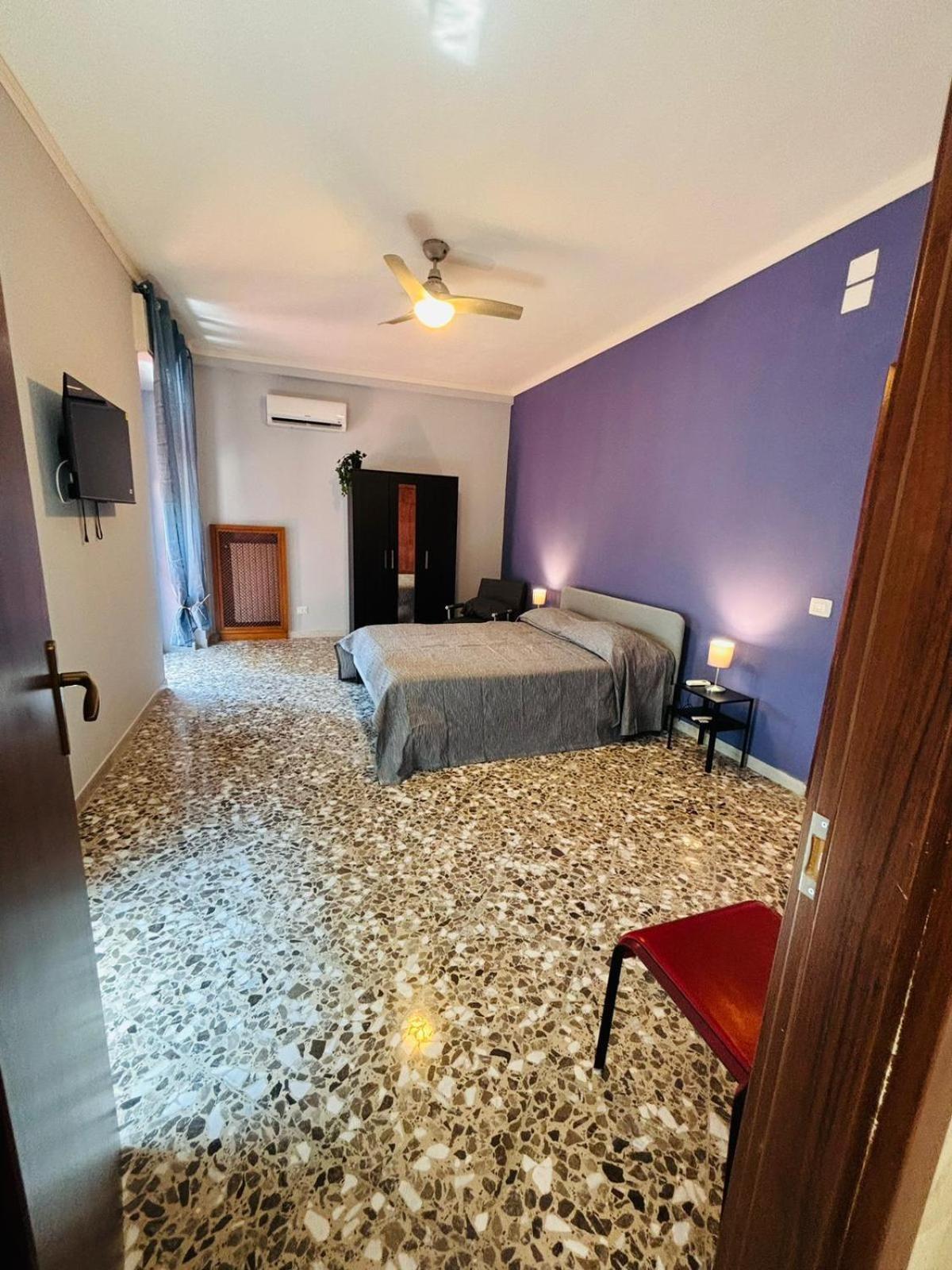 Matthias Central Rooms And Accomodation Bari Eksteriør billede